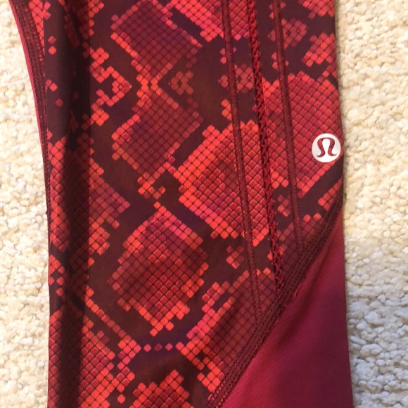 Lululemon vent it out crop python snakeskin capris - Picture 3 of 9